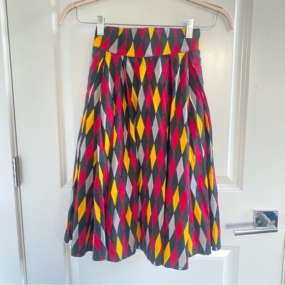 Pinup Couture Harlequin Little Jun Skirt XS Red House Harry Potter - Picture 3 of 6
